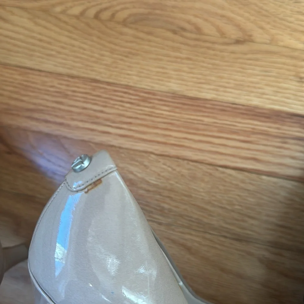 New- Women Tahari Tan Platform Pumps Size 7.5 - Picture 10 of 12